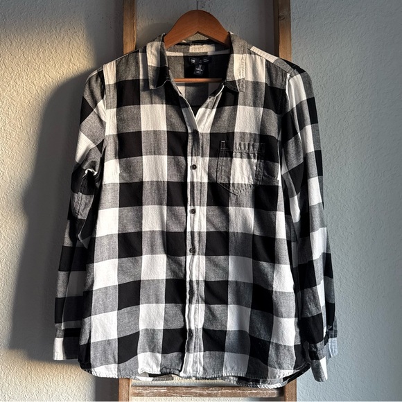 GAP Tops - GAP Boyfriend Fit Black & White Checkblock Button Down Top Sz: Small